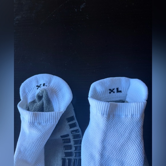 Non skid socks with rubber bottoms. Rative socks - Picture 3 of 8